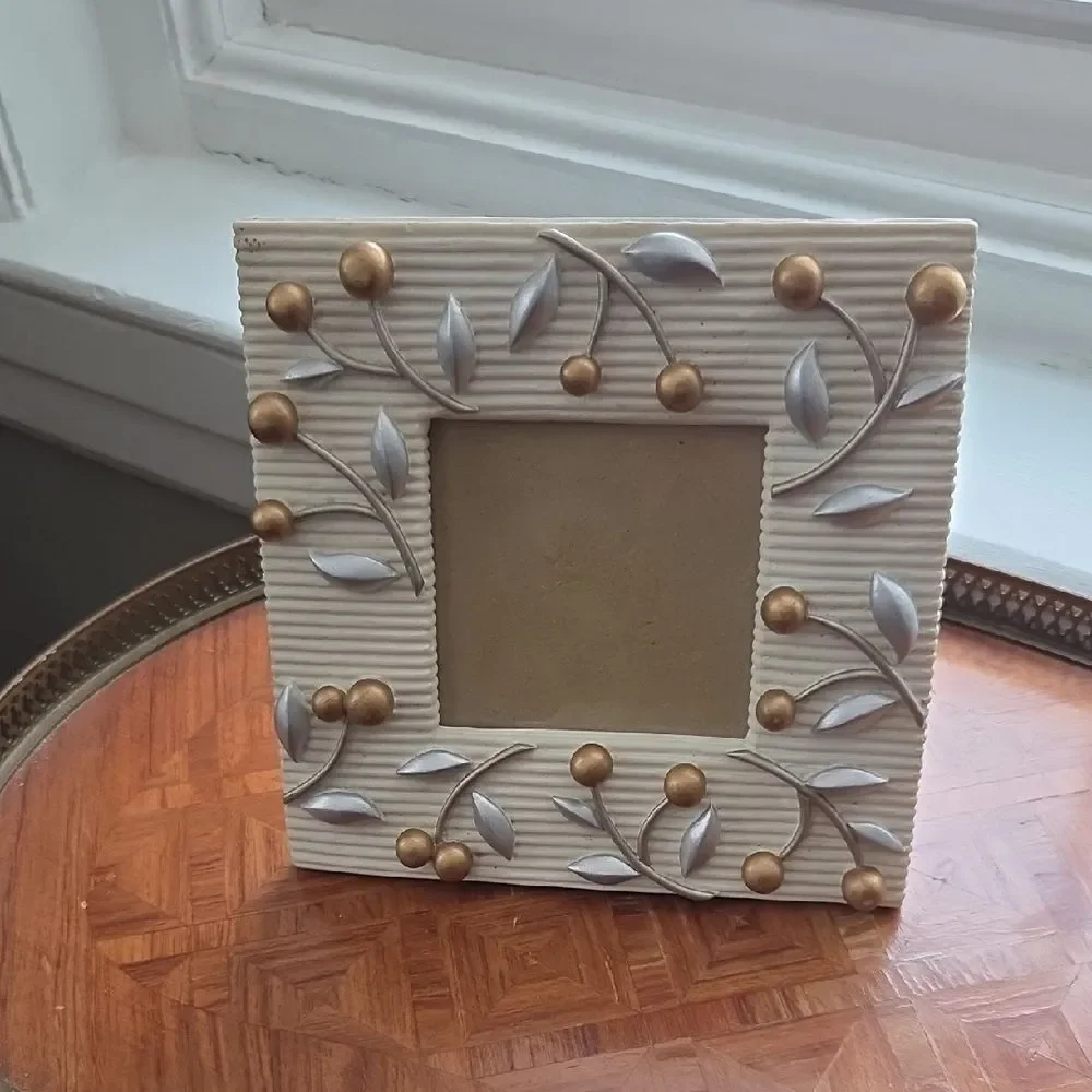 Elegant Cream and Gold Photo Frame